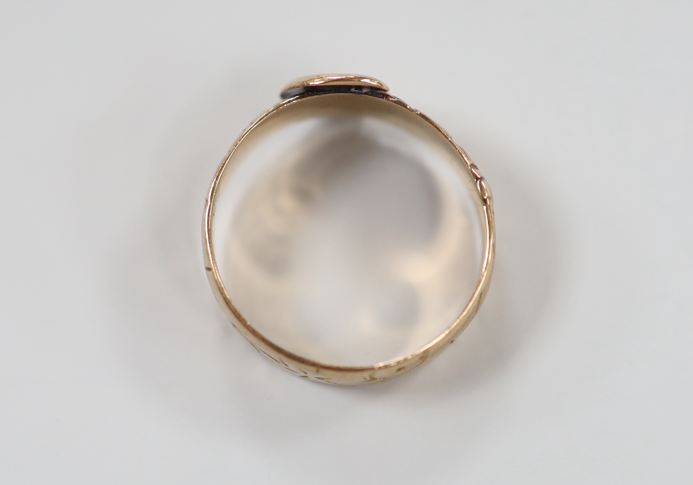 A George V 9ct gold buckle ring, Birmingham, 1915, size O, 3.1 grams.